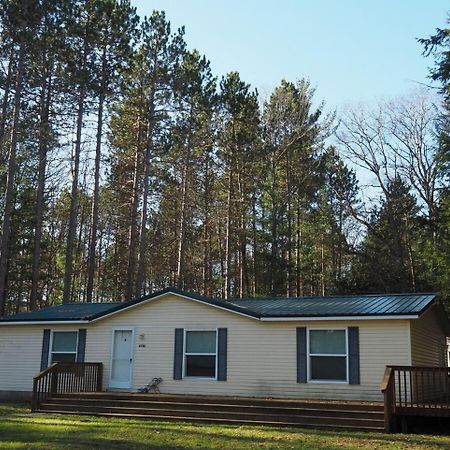 The Green Lake Getaway - Shared Lake Access! Interlochen Luaran gambar