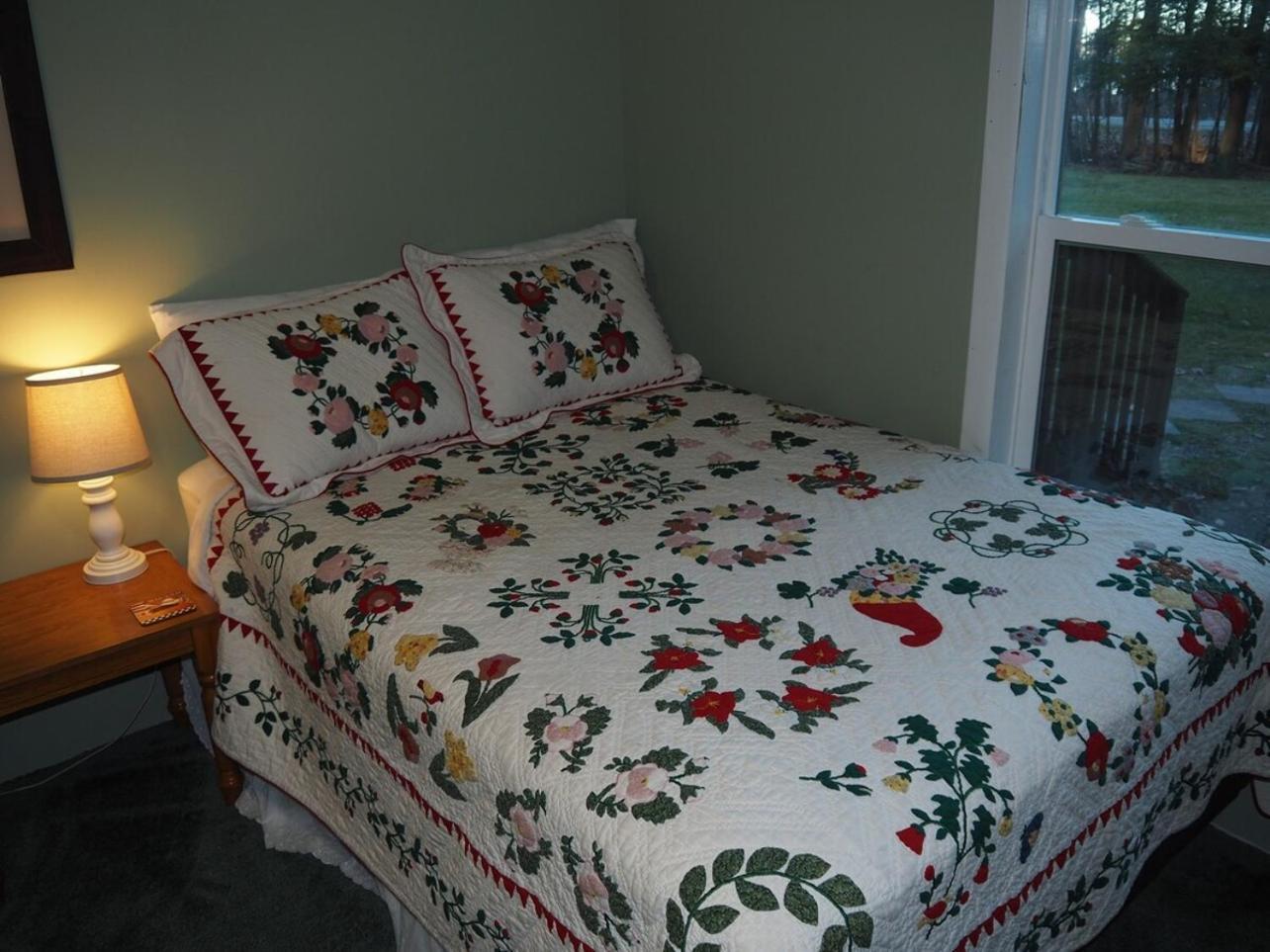 The Green Lake Getaway - Shared Lake Access! Interlochen Luaran gambar