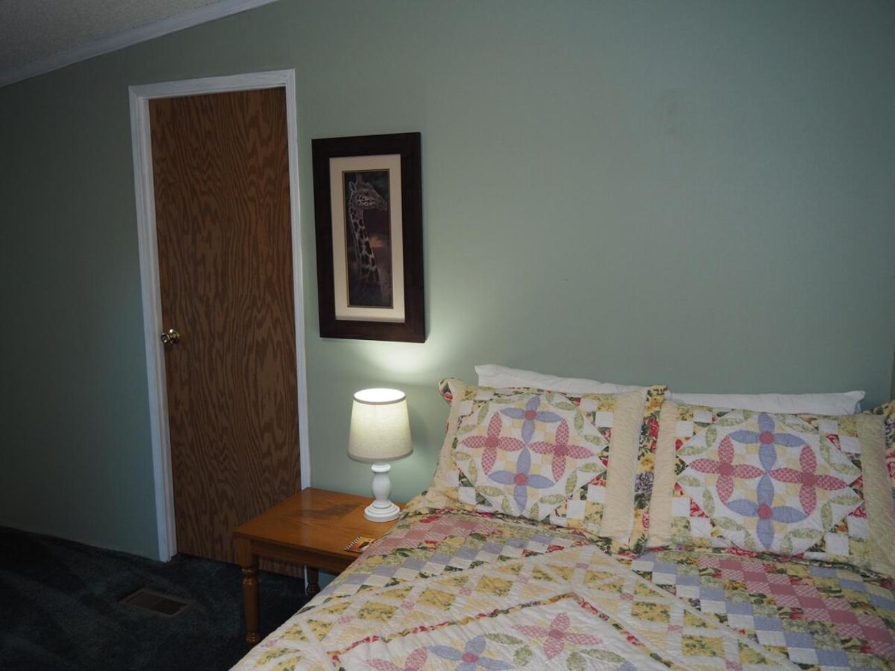 The Green Lake Getaway - Shared Lake Access! Interlochen Luaran gambar