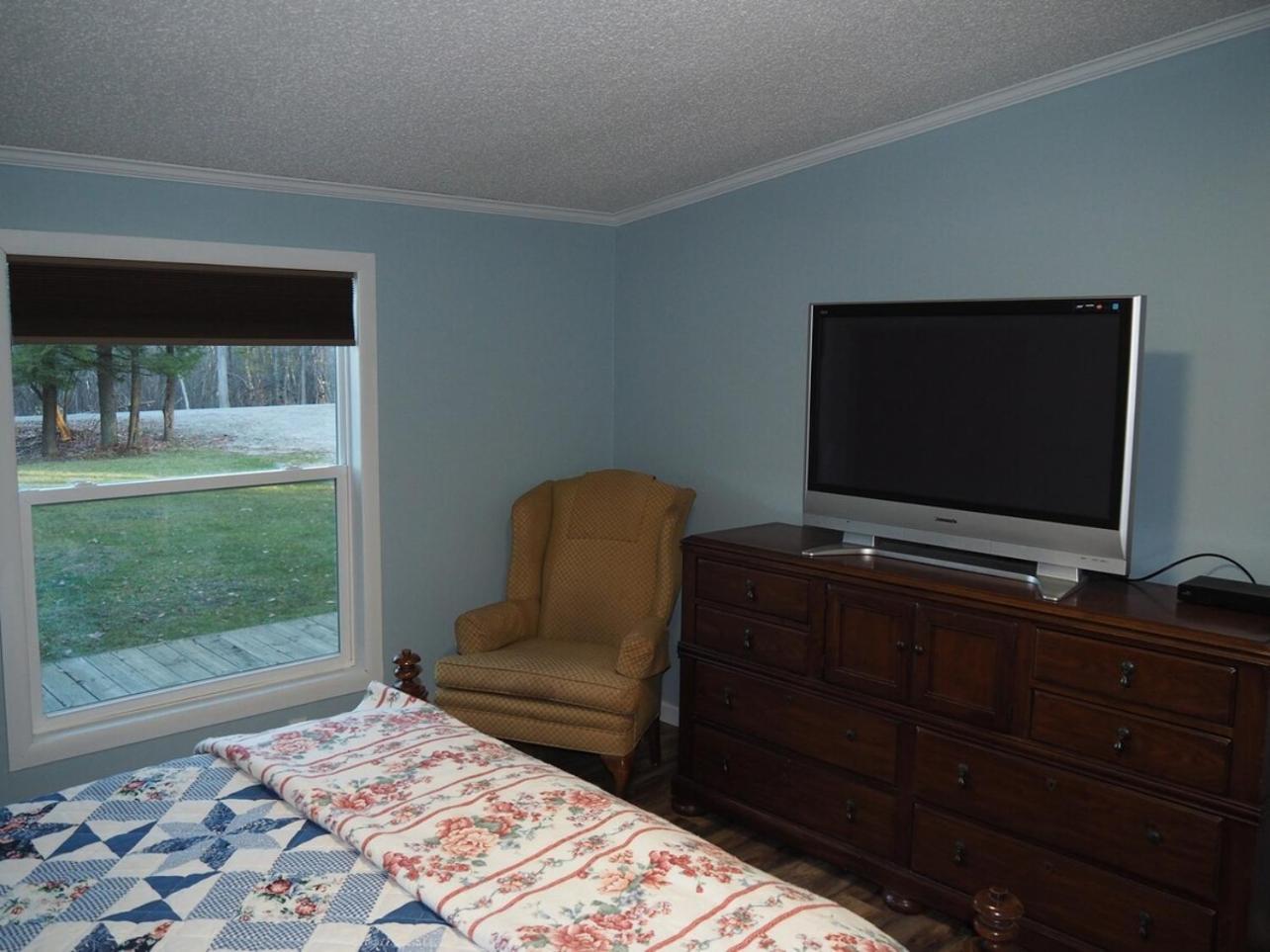 The Green Lake Getaway - Shared Lake Access! Interlochen Luaran gambar