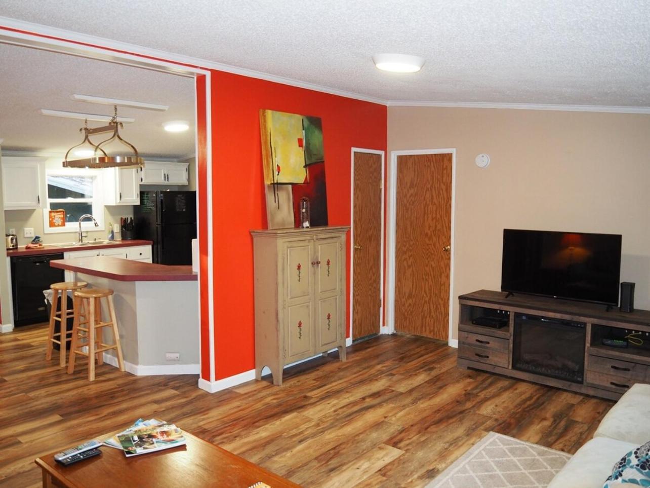 The Green Lake Getaway - Shared Lake Access! Interlochen Luaran gambar
