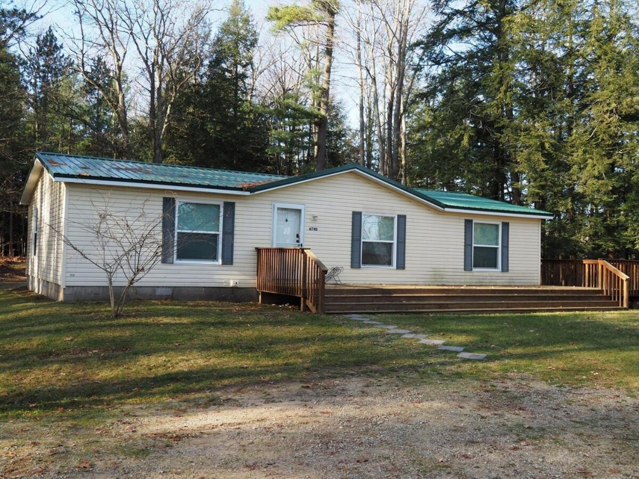 The Green Lake Getaway - Shared Lake Access! Interlochen Luaran gambar