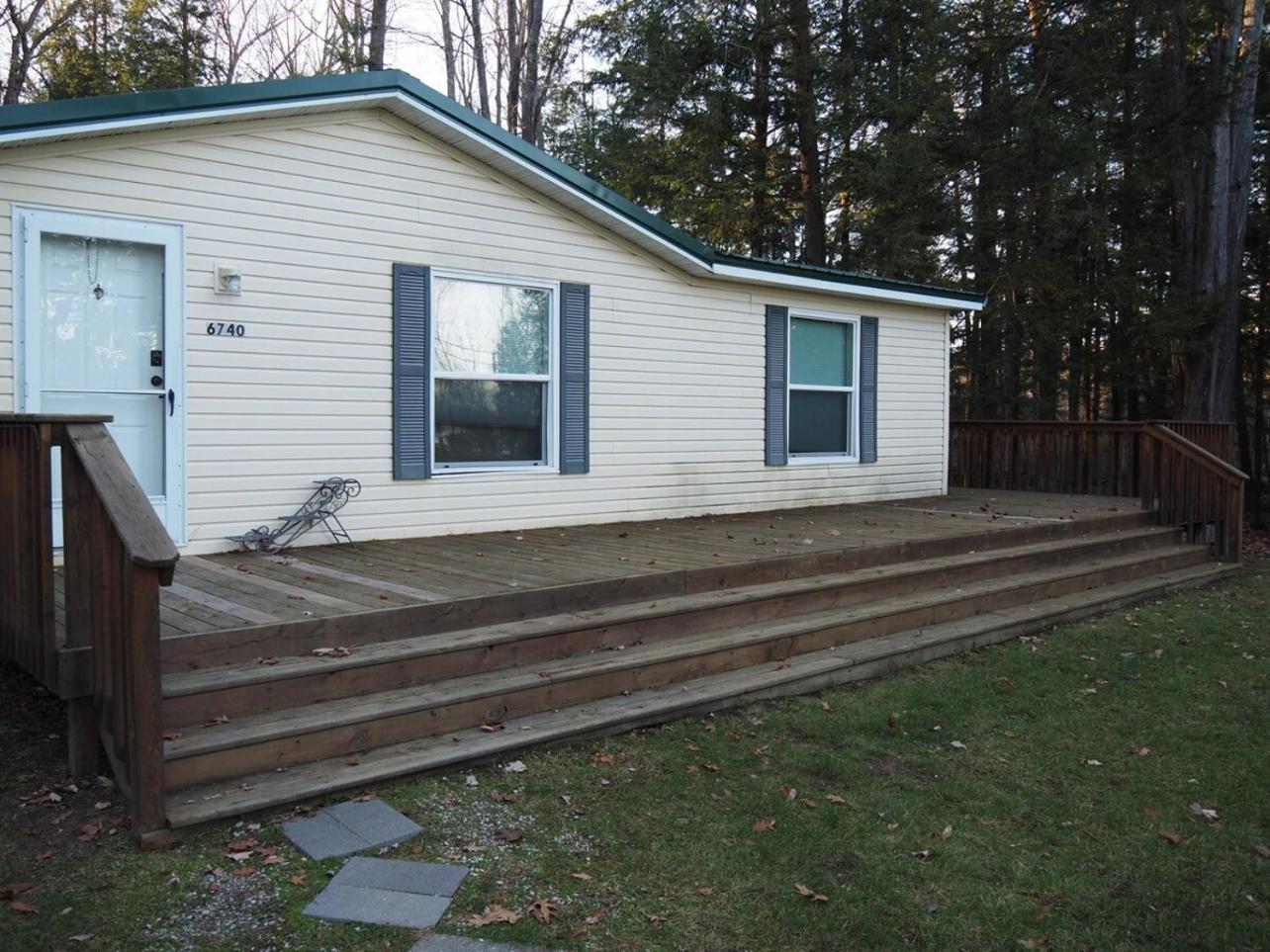The Green Lake Getaway - Shared Lake Access! Interlochen Luaran gambar