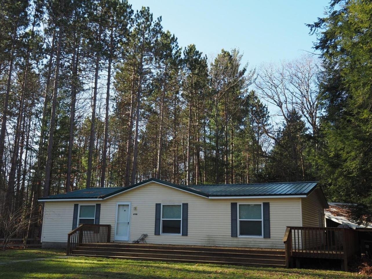 The Green Lake Getaway - Shared Lake Access! Interlochen Luaran gambar