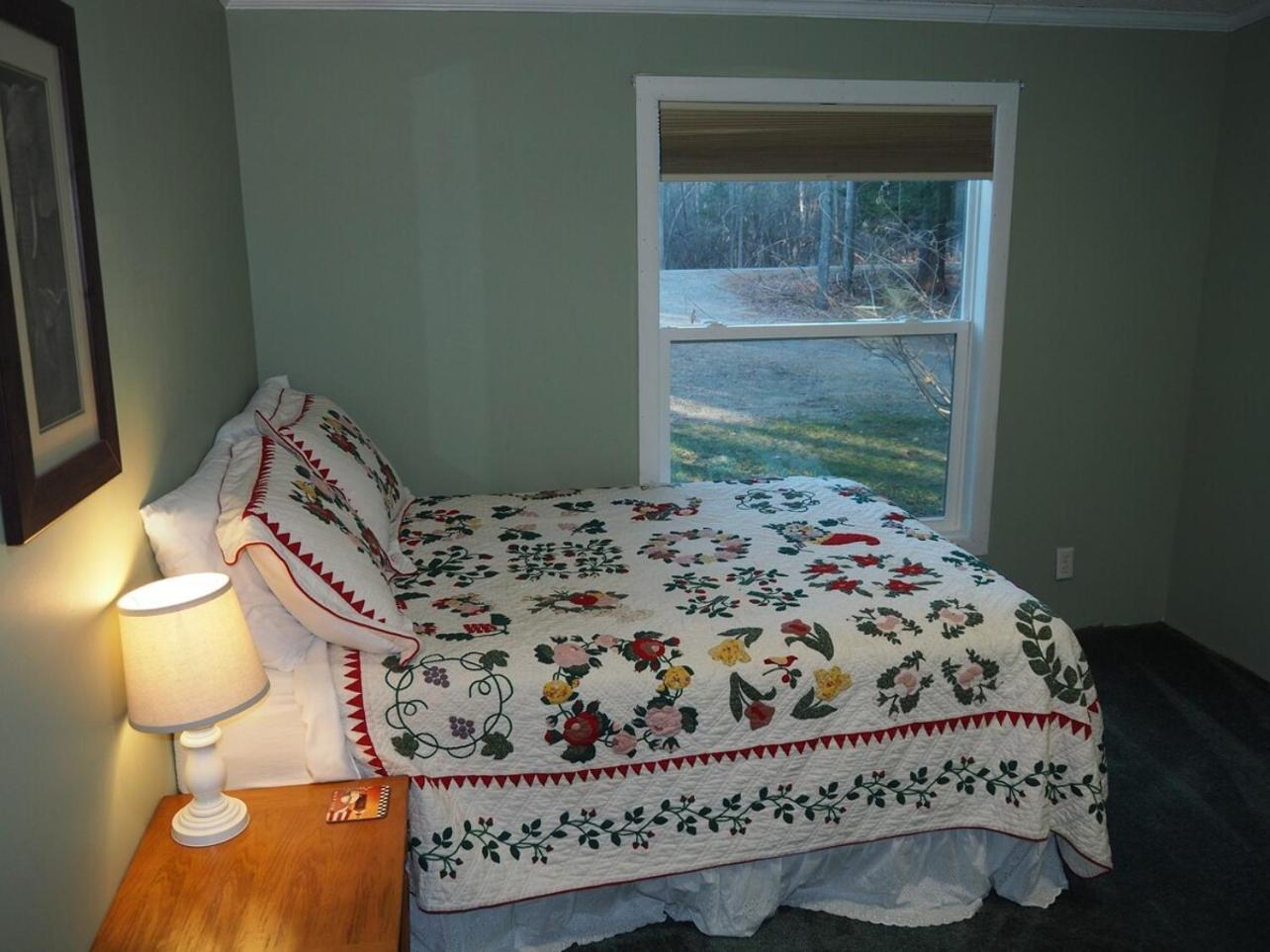 The Green Lake Getaway - Shared Lake Access! Interlochen Luaran gambar